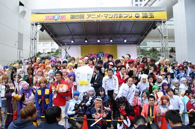 イベント参加コスプレイヤーによる記念撮影