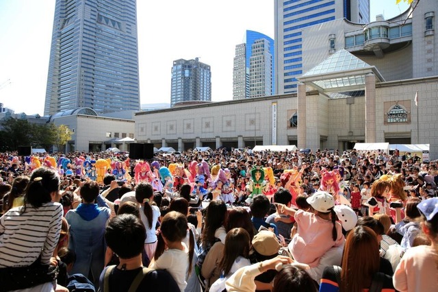 『映画HUGっと！プリキュア ふたりはプリキュア オールスターズメモリーズ』完成披露パレード(C)2018 映画HUGっと！プリキュア製作委員会