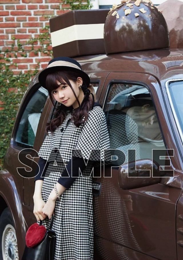 「諏訪ななか1st写真集 7ct -Nanacarat-」3,200円（税別）ゲーマーズ：三方背収納ケース(C)Shufunotomo Infos Co.,Ltd. 2018