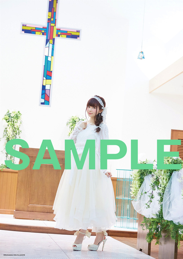 「諏訪ななか1st写真集 7ct -Nanacarat-」アニメイト限定版特典4,450円（税別）(C)Shufunotomo Infos Co.,Ltd. 2018