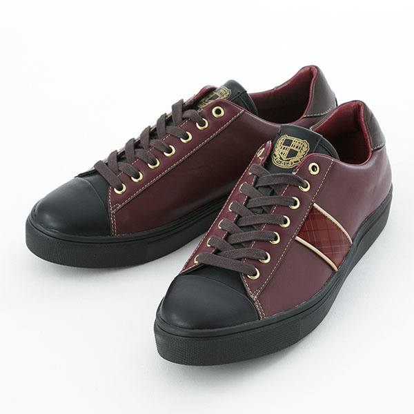 ピンクチェックスクールモデル　スニーカー 9,800円（税別）(C)BANDAI NAMCO Entertainment Inc.