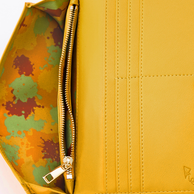 ポジティブパッションモデル　財布 10,800円（税別）(C)BANDAI NAMCO Entertainment Inc.