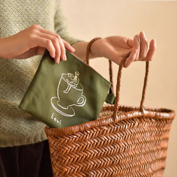 『進撃の巨人』鬼頭祈コラボ ポーチセット（5種／2色展開）3,200円＋税（C）諫山創・講談社 /「進撃の巨人」製作委員会