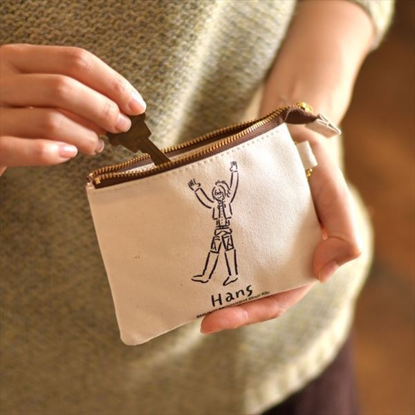 『進撃の巨人』鬼頭祈コラボ ポーチセット（5種／2色展開）3,200円＋税（C）諫山創・講談社 /「進撃の巨人」製作委員会