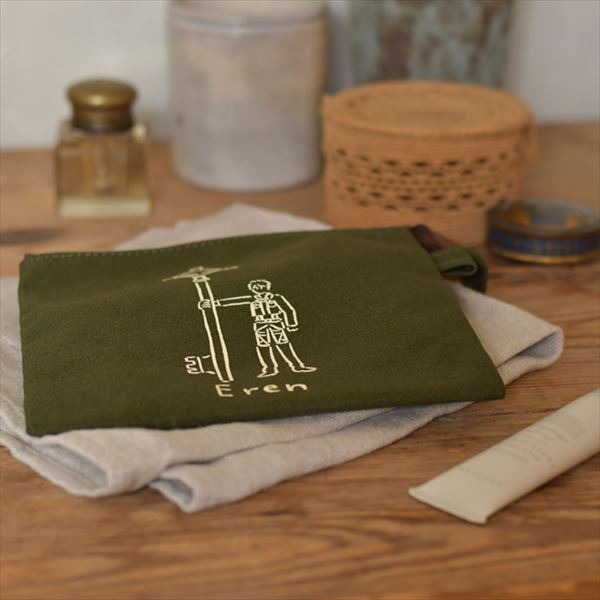 『進撃の巨人』鬼頭祈コラボ ポーチセット（5種／2色展開）3,200円＋税（C）諫山創・講談社 /「進撃の巨人」製作委員会