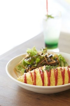 新海誠展 タワーレコード渋谷展　コラボメニューのオムライス。なぜオムライスかは映画を鑑賞すると分かるはずだ。