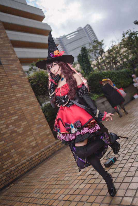 【コスプレ】人気レイヤー・宮本彩希の「デレマス」一ノ瀬志希コスがキュート♪【池ハロ2018】