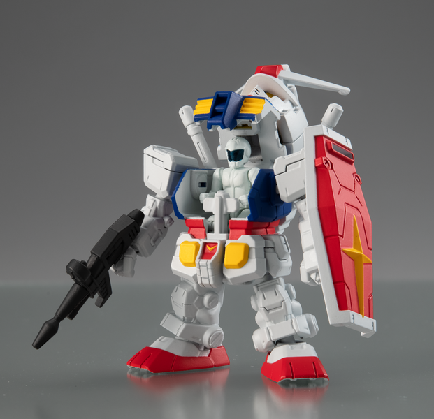 「機動戦士ガンダム マイクロウォーズ」500円（税抜）(C)創通・サンライズ