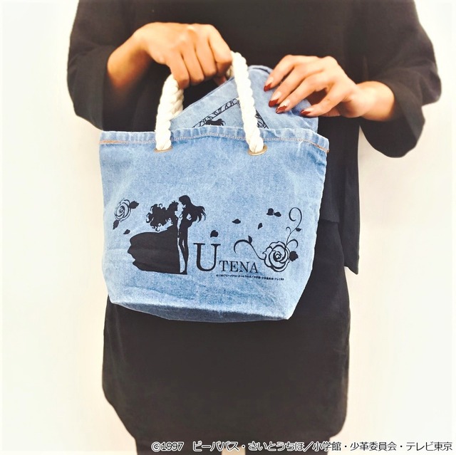 少女革命ウテナ リバティプリント	デニムファスナーポーチ 3,240 円(税込)  (C)1997 ビーパパス・さいとうちほ／小学館・少革委員会・テレビ東京