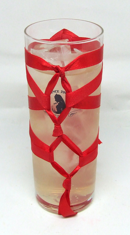 ドリンク アヘ顔Wピース先生 500円＋税 ※亀甲縛りのリボンはお持ち帰り出来ません。ご了承ください。 (C)2018 恵比須清司・ぎん太郎／KADOKAWA／いもいも製作委員会