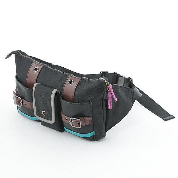 黒のアサシンモデル　バッグ　12,800円（税別）（C)東出祐一郎・TYPE-MOON / FAPC