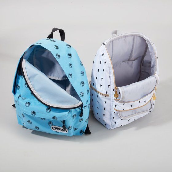 リュックサック 各8,424円（税込）(C)LUCKY LAND COMMUNICATIONS／集英社・ジョジョの奇妙な冒険GW製作委員会