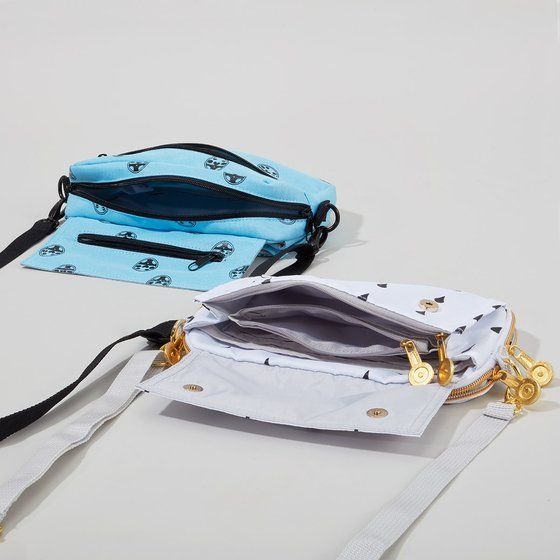 ショルダーバッグ 各8,424円（税込）(C)LUCKY LAND COMMUNICATIONS／集英社・ジョジョの奇妙な冒険GW製作委員会