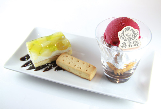 最高に破天荒なケーキとアイスのスイーツプレート　1,300円（税込）