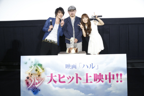 写真左から細谷佳正さん、槙原亮太郎監督、日笠陽子さん