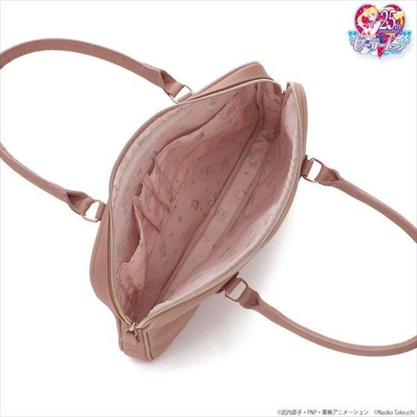 「美少女戦士セーラームーン　マルチバッグ」11,880円（税込）「ミルクティベージュ」(C)Naoko Takeuchi(C)武内直子・PNP・東映アニメーション