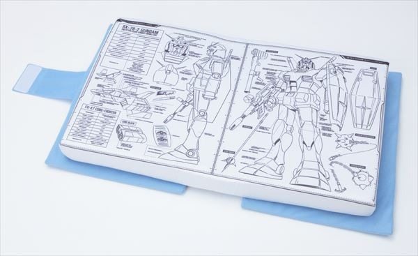 「機動戦士ガンダム V作戦マニュアルクッション」5,400円（税込）(C)創通・サンライズ