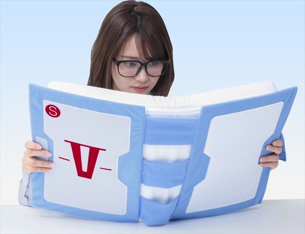 「機動戦士ガンダム V作戦マニュアルクッション」5,400円（税込）(C)創通・サンライズ