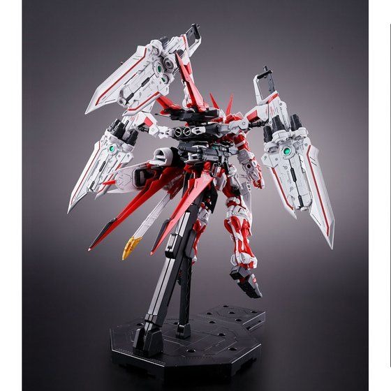 「MG 1/100 ガンダムアストレイ レッドドラゴン」価格7,560円（税込）(C)創通・サンライズ