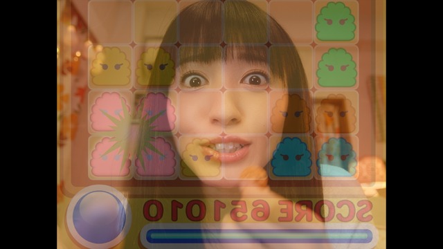 「亀田の柿の種 タネザック のり塩」新CM「あなたのお供に篇」場面カット