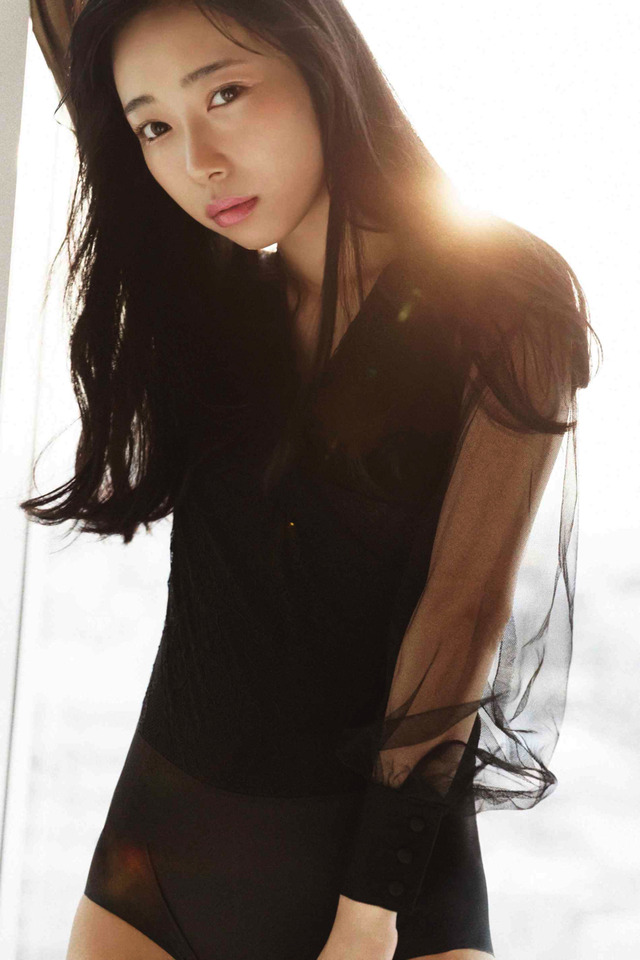 小林愛香1st写真集「愛香」2778円（税別）Photo by Ayako Yamamoto