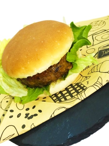 「ハイスコアガールコラボカフェ」HP回復ハンバーガー