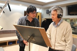 細田守監督（左）/菅原文太さん（右）