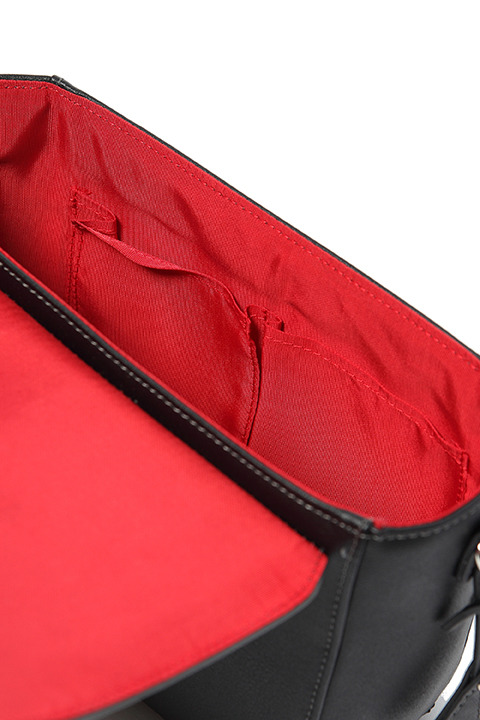 眼帯の喰種　モデル　バッグ　11,800円(税抜)（C)石田スイ／集英社・東京喰種:re製作委員会