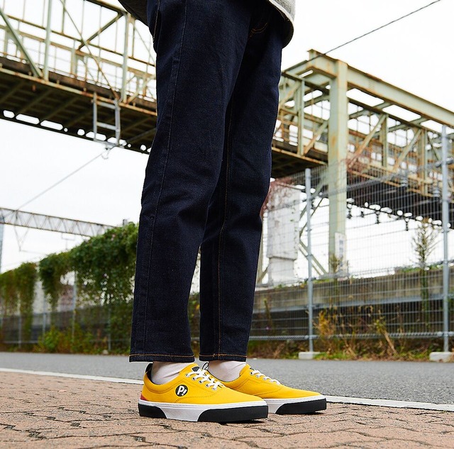 「フリクリ スニーカー」8,200円（税抜）(C)1999 I.G/GAINAX/KGI.