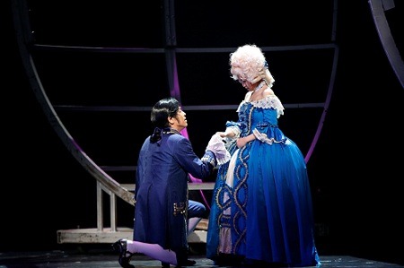 左）サリエリ（広田勇二）、右）モーツァルト（高野菜々）