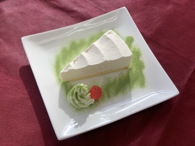 「この星の底、奈落の果て」カフェ＆ギャラリー「ライザの白笛ケーキ」(C)2017 つくしあきひと・竹書房／メイドインアビス製作委員会