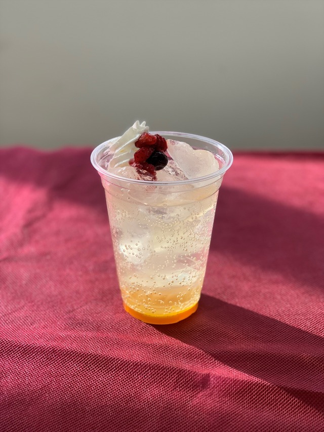 「この星の底、奈落の果て」カフェ＆ギャラリー「イメージドリンク【リコ】」(C)2017 つくしあきひと・竹書房／メイドインアビス製作委員会