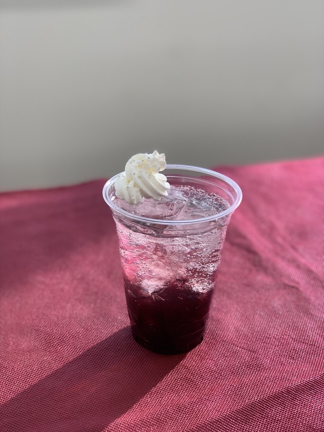 「この星の底、奈落の果て」カフェ＆ギャラリー「イメージドリンク【レグ】」(C)2017 つくしあきひと・竹書房／メイドインアビス製作委員会