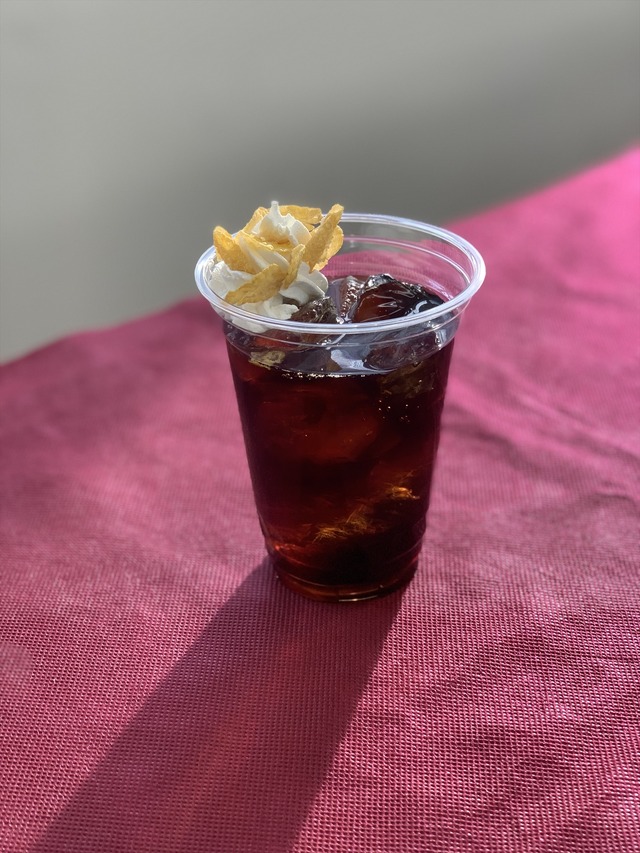 「この星の底、奈落の果て」カフェ＆ギャラリー「イメージドリンク【ナナチ】」(C)2017 つくしあきひと・竹書房／メイドインアビス製作委員会