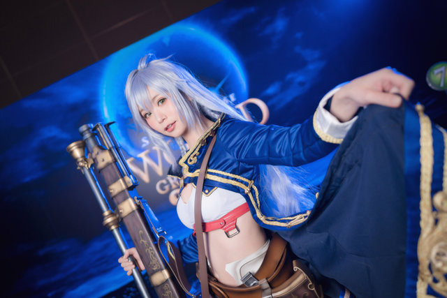 優勝賞金100万ドル『シャドバ』世界大会2018！五木あきら含む公式コスプレイヤー10人が会場を彩る【写真107枚】