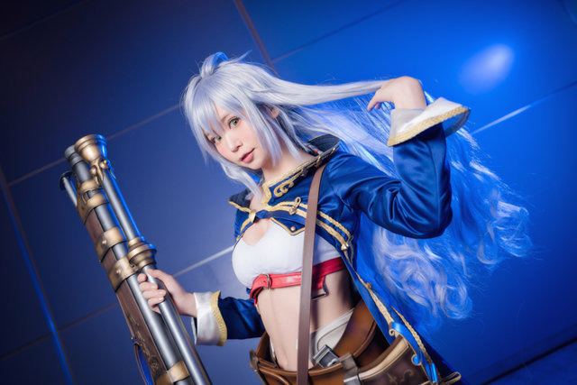 優勝賞金100万ドル『シャドバ』世界大会2018！五木あきら含む公式コスプレイヤー10人が会場を彩る【写真107枚】