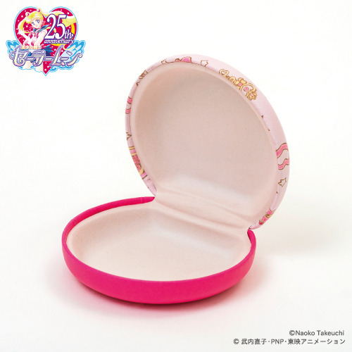 「コンパクトケース」各650円(4種展開)