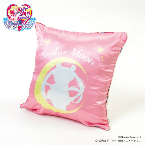 「プリントクッションカバー」各1,400円（4種展開）