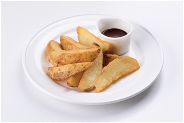 ココス×ラブライブ！サンシャイン!!「輝け！ みんなの笑顔キャンペーン」【ビーフシチューオムライス&フライドポテトチョコソース添え（1,290円＋税）】 販売期間：2019年1月30日（水）～2月12日（火）(C)2017 プロジェクトラブライブ！サンシャイン!!