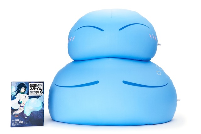 「リムルに包み込まれるクッション」9,720円「リムルを抱きしめたくなるクッション」4,320円