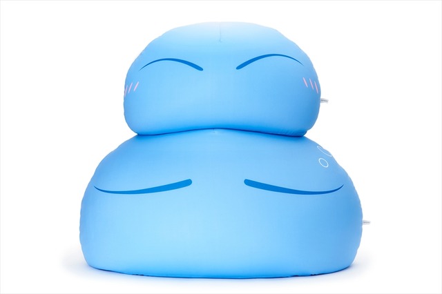 「リムルに包み込まれるクッション」9,720円「リムルを抱きしめたくなるクッション」4,320円