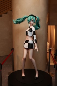 初音ミク等身大フィギュア