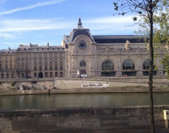セーヌ川。向こう岸にはオルセー美術館が見えます。