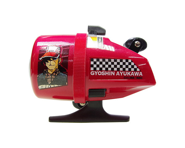 「スピンキャストリール 釣りキチ三平／鮎川魚紳」7,800円（税別）（C）矢口高雄／講談社