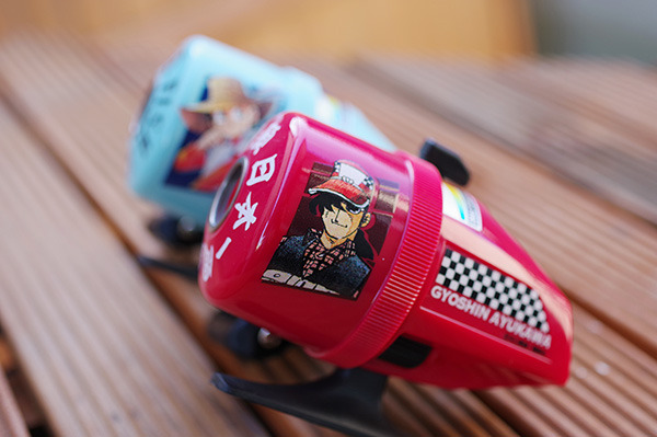 「スピンキャストリール 釣りキチ三平」各7,800円（税別）（C）矢口高雄／講談社