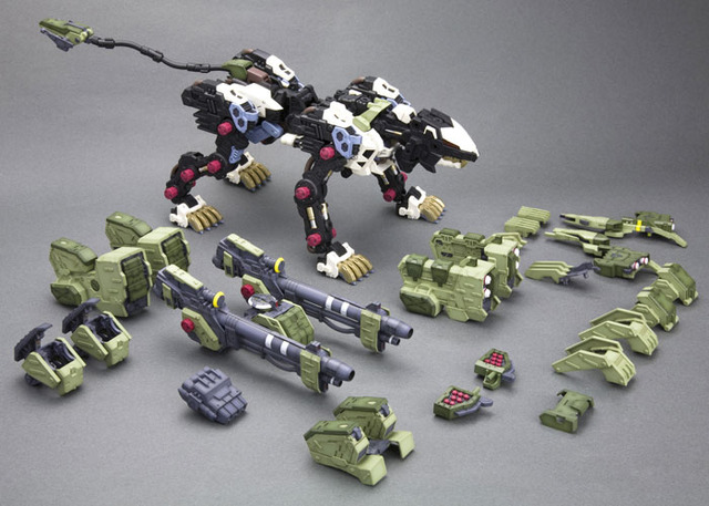 「RZ-041ライガーゼロパンツァーマーキングプラスVer.」8,400円（税抜）（C） TOMY　　ZOIDS is a trademark of TOMY Company,Ltd.and used under license.