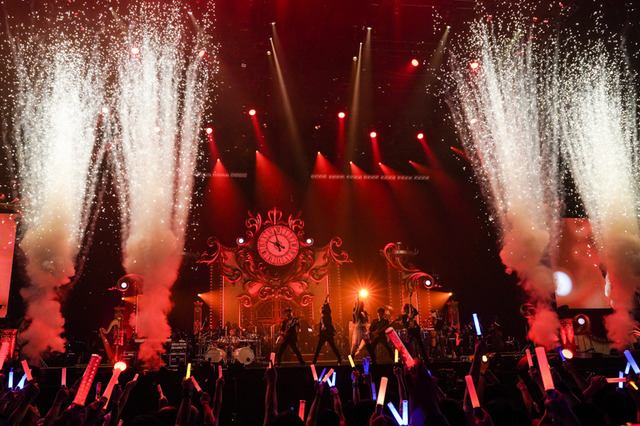 「NANA MIZUKI LIVE GRACE -OPUS III-」写真：上飯坂一、小境勝巳