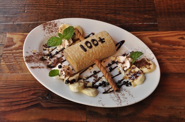 『劇場版シティーハンター ＜新宿プライベート・アイズ＞』コラボメニュー 100tハンマープレート　￥880＋tax（C）北条司/NSP・「2019 劇場版シティーハンター」製作委員会