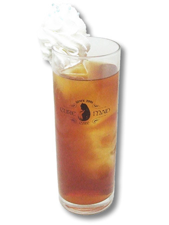 劇場版『幼女戦記』カフェ「帝国式給食・第二回秋葉原試食会」ドリンク（ノンアルコール　￥500＋税、アルコール　￥700＋税）ヴィクトーリヤ・イヴァーノヴナ・セレブリャコーフ（C）カルロ・ゼン・KADOKAWA刊／劇場版幼女戦記製作委員会