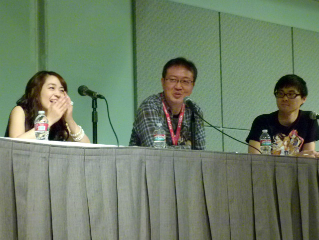 （左より）潘めぐみ、大塚雅彦、司会のダニー・チュー